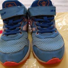 New Balance　スニーカーHANZO V　水色 17.0の画像