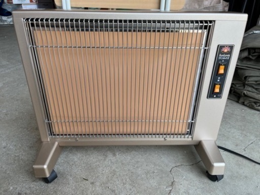 サンルミエ　遠赤外線暖房器　キュート　シャンパン　キャスター付き　Ｅ８００ＬＳ　美品