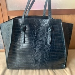 美品 革素材トートバッグ
