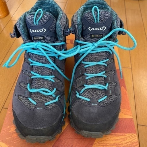 登山靴　AKU