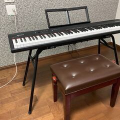 Roland 電子ピアノ（椅子付き、購入1年）
