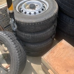 車のパーツ タイヤ、ホイール