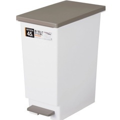 無料でお譲りいたします。ゴミ箱　ペダル付き45リットル