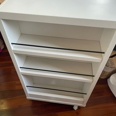 白い棚（引き渡し決定）の画像