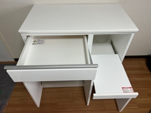 食器棚、キッチン収納定価7万円程。