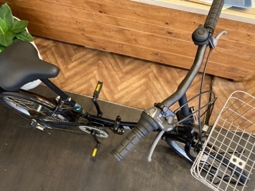 【前後タイヤ・チューブ新品！】 LEDオートライト　6段変速　20インチ折りたたみ自転車　ブラック×ブラウン