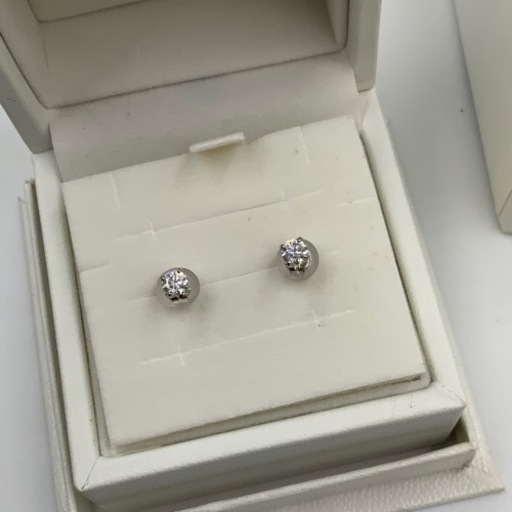 4℃ ヨンドシー　pt900 プラチナ900　ダイヤ　ピアス　箱　ダイヤ鑑別カード付