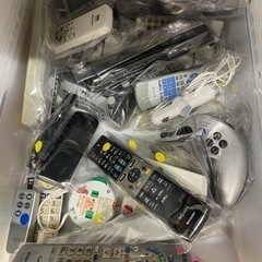 リモコン 電話子機 ゲームのコントローラーなど  ジャンク扱い お宝探しに！の画像