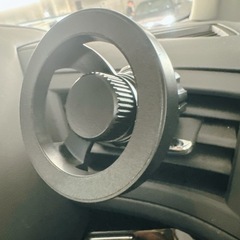 新品未使用　スマホホルダー 車 マグネット 超強磁力 片手操作 スマホスタンドの画像