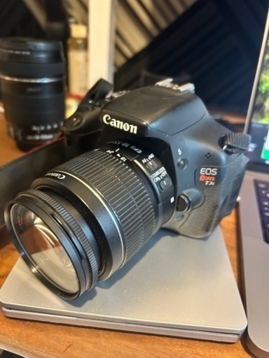 デジタル一眼 canon Eos Rebel t3i