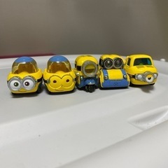 トミカ　ミニオンカー