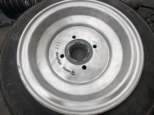 車のパーツ タイヤ、ホイール