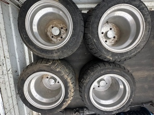 車のパーツ タイヤ、ホイール