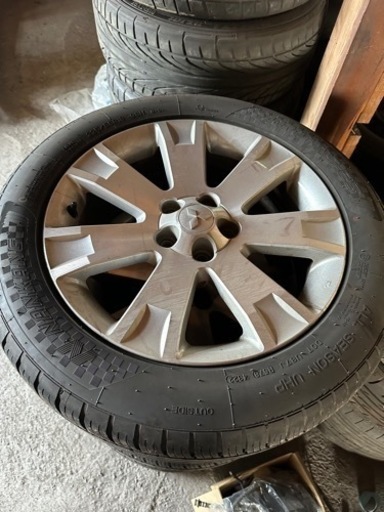 車のパーツ タイヤ、ホイール