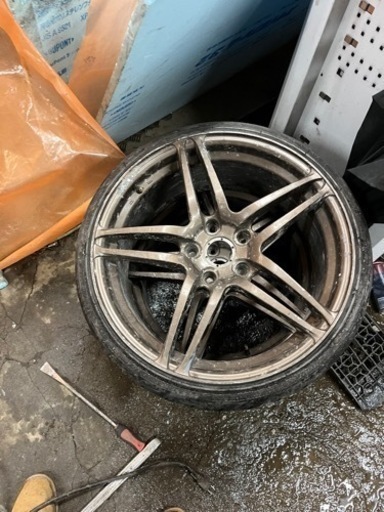 車のパーツ タイヤ、ホイール