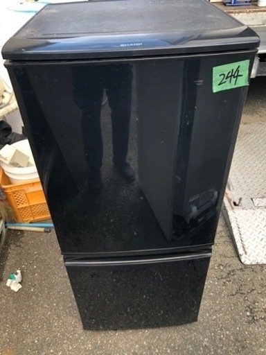 NO  244 福岡市内配送設置無料✨シャープ SHARP 冷蔵庫 （137L・つけかえどっちもドア） 2ドア ブラック系 SJ-14Y-B