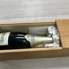 楽天で28万円のシャンパン空き瓶、空箱の画像