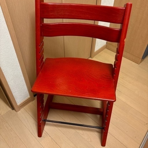 椅子赤　ストッケ　STOKKE