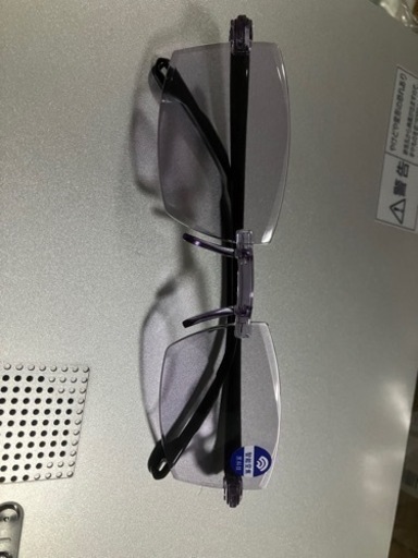 メガネ　きんし　でも　老眼でも　一つのメガネ　で　使えます。　新品