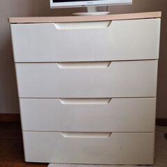 テレビと整理ダンス