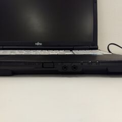★Uさん打ち合わせ中です　＞　ノートパソコン　3,000円　（F-1）の画像