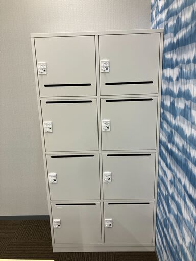 【美品】パーソナルロッカー 8人用 2列4段