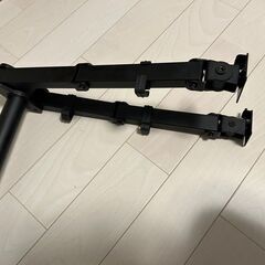 ツインモニターアームの画像