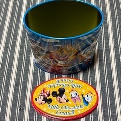 お菓子の缶（中身無し）の画像