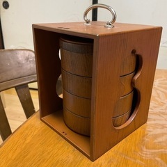 1人用行楽弁当箱　4段重ね箱付き小物入れ