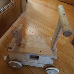 木製汽車のオモチャ