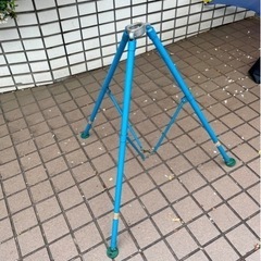 ビーチパラソル２本＋三脚の画像