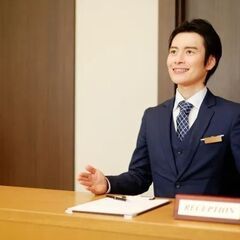 【フロントスタッフ/未経験OK】昇給あり/週休2日制/交通全額支...