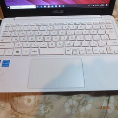 処分価格！ASUS　R209Ewin10の画像