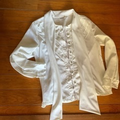 ブラウス　　結びリボン付き