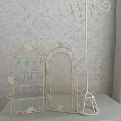 《決まりました》【美品】ピアス　ネックレス　スタンド　ジュエリー...