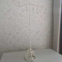 《決まりました》【美品】ピアス　ネックレス　スタンド　ジュエリーラック　ジュエリースタンド　アクセサリースタンド　アクセサリー　什器　ディスプレイの画像