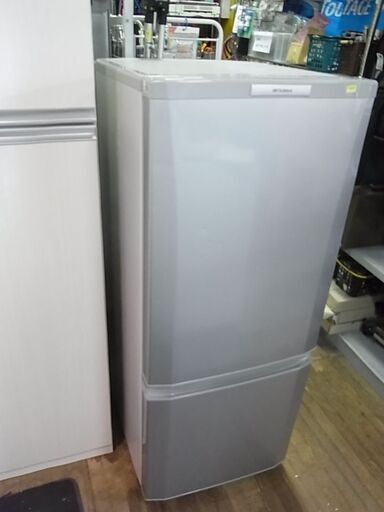 MITSUBISHI　三菱　2ドア冷蔵庫　MR-P15W-S　ノンフロン冷凍冷蔵庫　146L　シルバー　2013年製