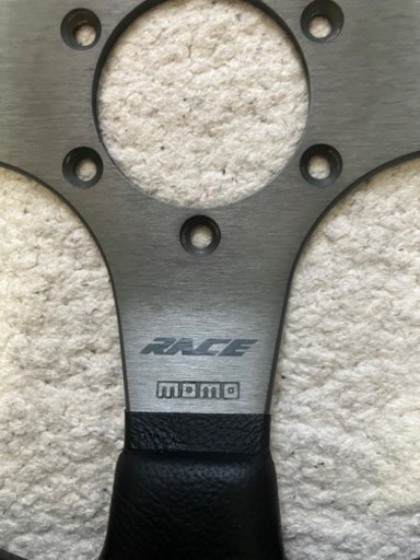 美品走行1,000km外し品！MOMO RACE 32パイ