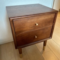 ベッドサイドテーブルの画像