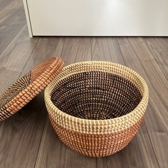 蓋つきかご　入れ物の画像
