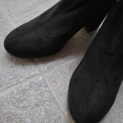 ユニクロ　黒　ストレッチブーツ　ショートブーツの画像