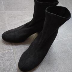 ユニクロ　黒　ストレッチブーツ　ショートブーツ