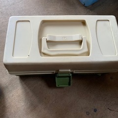 要らなくなった工具　ロブスターの工具箱　タックルボックスの画像