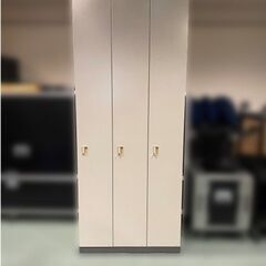 コクヨ　3連オフィスロッカー（ベースあり）