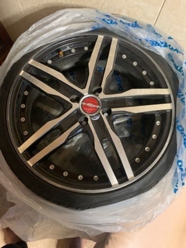 車のパーツ タイヤ、ホイール