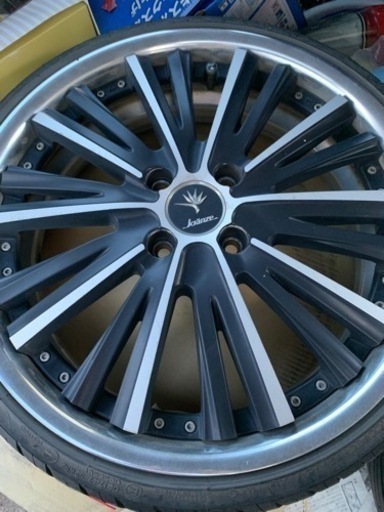 車のパーツ タイヤ、ホイール