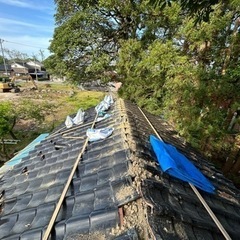 屋根　荷物上げ作業　寮完備の画像