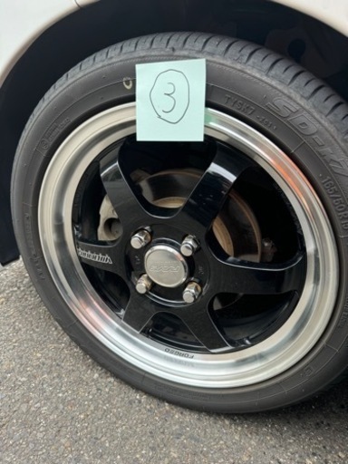 車のパーツ タイヤ、ホイール