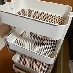 ラック　コマ付き