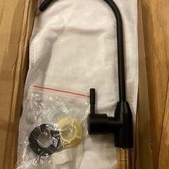 シンプルでモダンなキッチン水栓　蛇口の画像